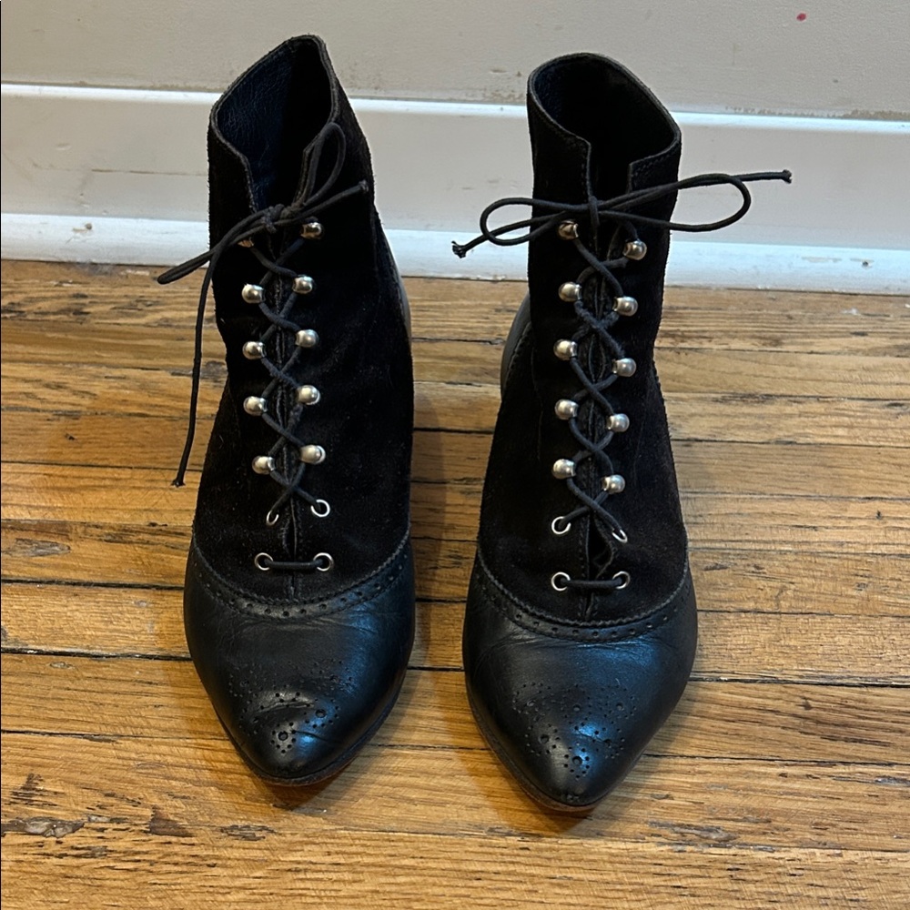 Vintage “Bravo” Browns Women's Leather Lace-Up Pointed Toe Ankle Boots